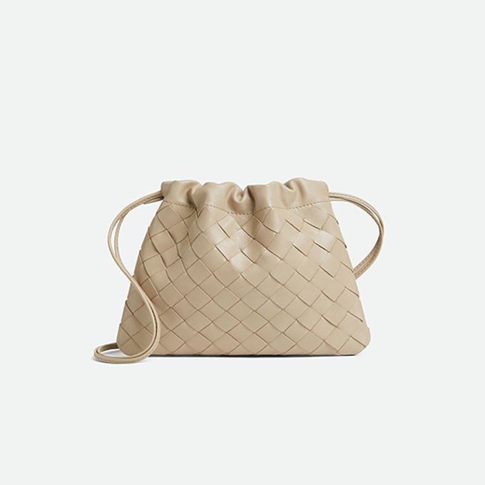 bottega veneta mini dustbag intrecciato leather drawstring crossbody pouch #816987